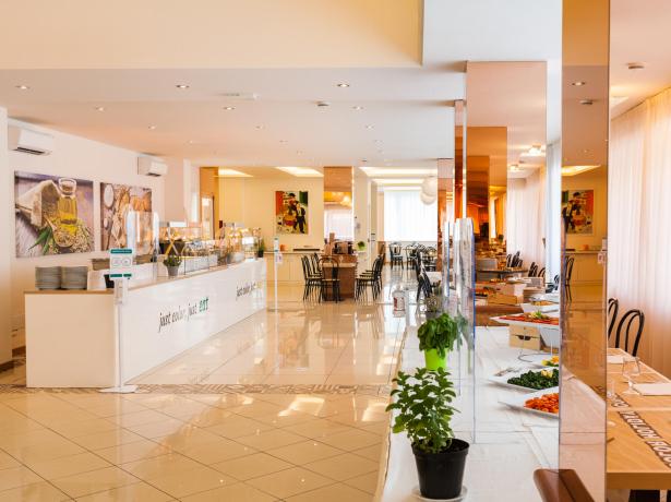 hotelmetropolitan fr offre-pour-couples-hotel-cesenatico-avec-piscine-chauffee 011