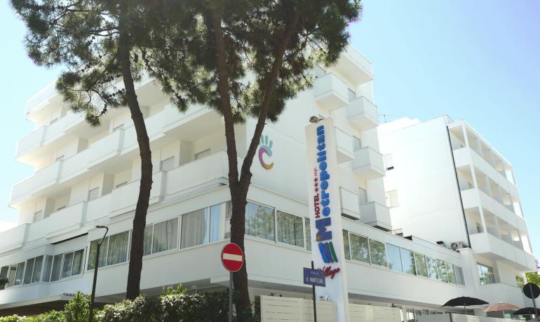 hotelmetropolitan en offer-family-hotel-cesenatico-with-pool-for-summer 004